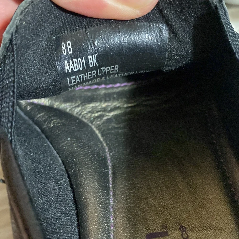 Aravon by New‎ Balance size 8 Kiley Floral Cut Out Black Leather Loafer